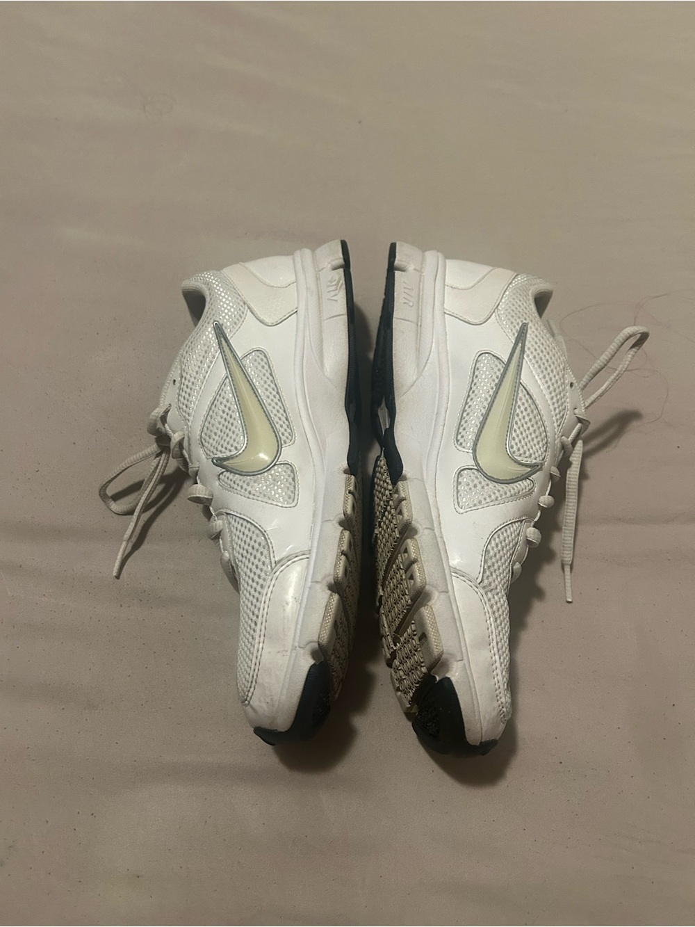 Nike White and Light Gray Women's Athletic Shoes - Picture 7 of 11